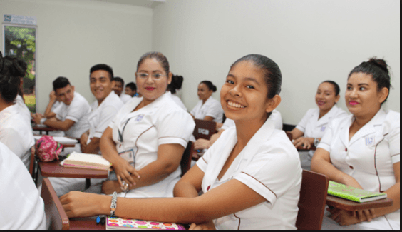 Estudia Enfermería.